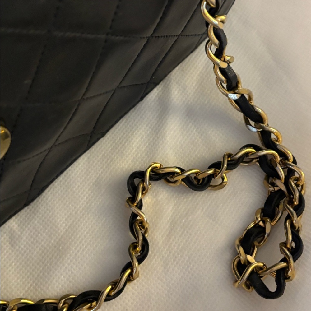 CHANEL Black single flap Quilted Shoulder Bag - Picture 8 of 17